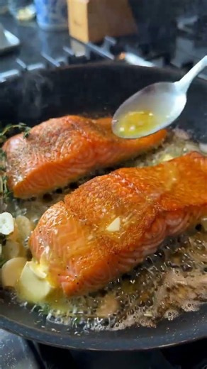 Lemon Garlic Baked Salmon | Easy 20-Minute Sheet Pan Dinner