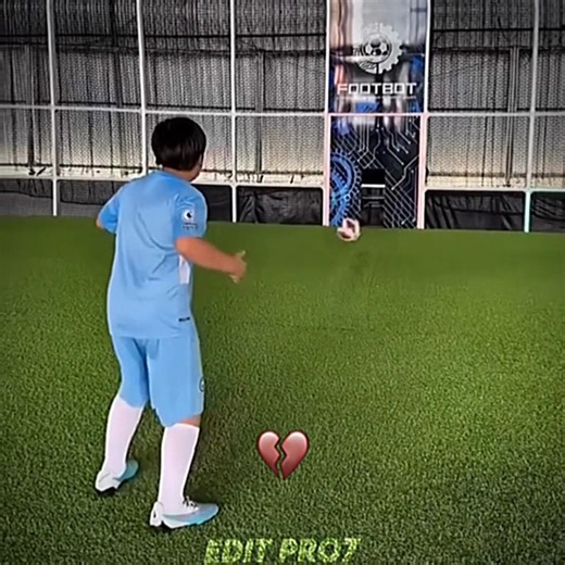 Can you beat the Footbot? 🤖 Check out these skills! ⚽🔥 #viralvideo #football #fc24 #viral #edit