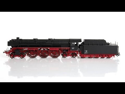Märklin DB BR 05 003 Express Steam Locomotive pulling DB F-Passenger Train (= Fernschnellzug)