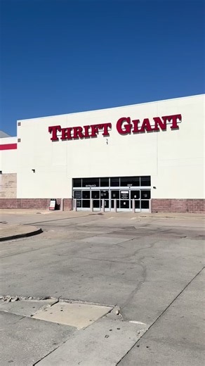 Thrift Giant : 6750 west fwy, Fort Worth, Tx 76116 Dillards clearance : 1700 green oaks rd, Fort Worth, Tx 76116 #clothing #thriftfinds #fortworth #thriftwithme