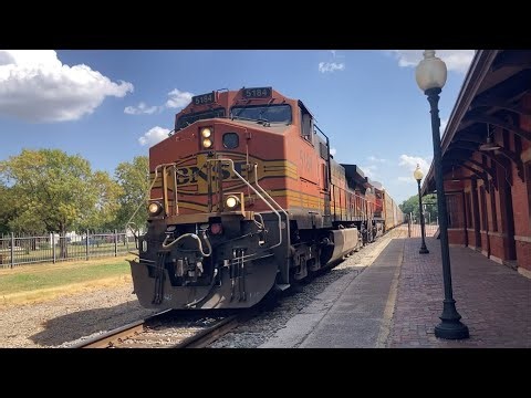 BNSF #5184 leads a Manifest at Gainesville, TX (August 15, 2026)