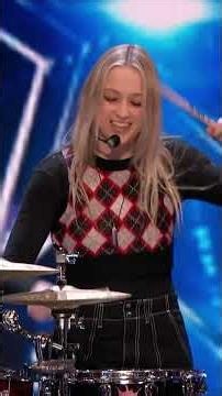 She's a ONE-WOMAN BAND! 🎸🎤🥁 #agt #musician