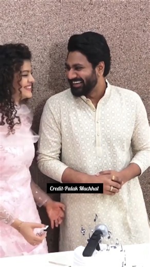 😍 Palak और Mithoon कितने प्यार से मुस्कुरा रहे हैं 🙈 #shorts #youtube #trending #youtubeshorts #love