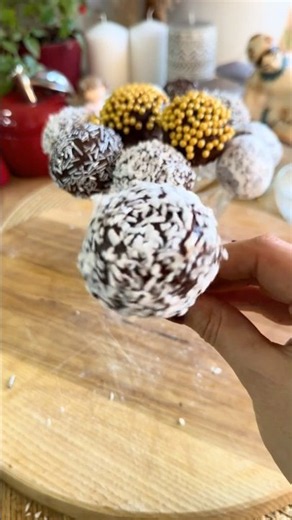 Delicious Chocolate Cake Pops Recipe! 🍫🧁#CakePops #ChocolateDessert #NoBakeDessert