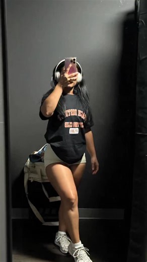 my go to routine to keep the tummy on flat 💕 take notes 📝 • You can’t spot reduce, you must have full body exercises in your routine to get the shape you want • To shrink your FUPA/mom pooch, back, arms, whatever! You have to be in a calorie deficit. • Doing a bunch of workouts with no plan gets you NOWHERE. Stick to a routine and keep doing it until you see results. If you’re struggling with your mom pooch, stubborn body fat, or just want to feel comfortable in your skin again… Comment ‘HELP’