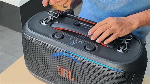 蓝牙音箱休闲娱乐皆宜，适合日常通勤、居家放松与户外出行，伴随音乐点亮生活每一刻。