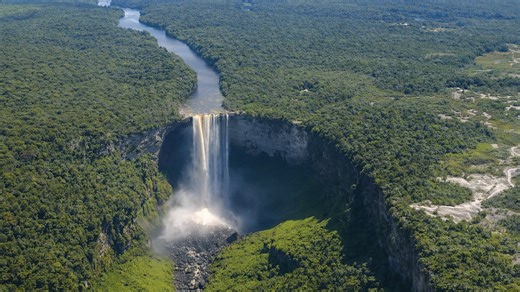 How did this giant waterfall form?