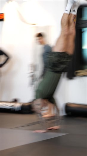 Rückwärts Rolle Handstand Lernen Schritt-für-Schritt