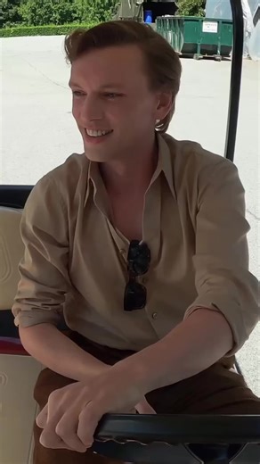 Stranger Things Interviews and Behind-the-Scenes Clips