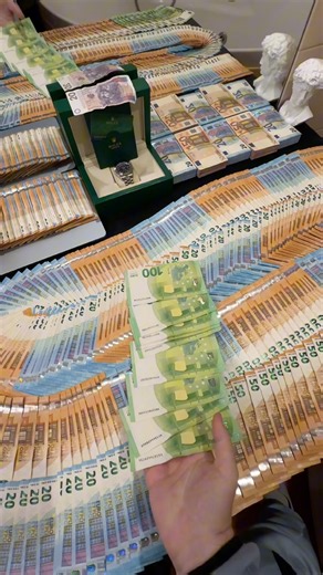 Perfect Money Counting Euro's Cash #millionaire #dollar #cash #euro