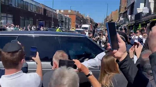 Keir Starmer arrives to vitriolic boos and heckling at the scene of Golders Green knife attack