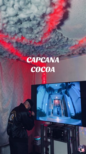 CAPCANA COCOA DE BLESSD Y ANUEL AA 👀 ESTA CANCIÓN TIENE ALGO MUCHO MÁS REAL DE LO QUE PARECE: NO INVENTARON TODO ESE ESCENARIO DE YATES, COSTA Y PUNTA CANA SOLO PARA LA LETRA. 🔥 BLESSD Y ANUEL CREARON EL TEMA DURANTE UN ENCUENTRO REAL EN REPÚBLICA DOMINICANA Y EL VIDEO FUE GRABADO EN CAP CANA. POR ESO EN LA CANCIÓN HABLAN DE BAJARSE DEL YATE, MIRAR LA COSTA Y HASTA DE IR A PUNTA CANA: ESTABAN CONVIRTIENDO EL LUGAR DONDE SE JUNTARON EN PARTE DE LA PROPIA ROLA. 😳 O SEA, CAPCANA COCOA ES CASI UN