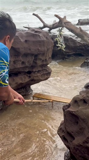A massive handful of ocean treasure recovered deep underwater! 🌊💎✨ What an incredible jackpot haul! Watch me showcase a palm full of gold rings, sparkling diamond charms, a dragonfly brooch, and precious gems saved from the sea floor. Pure treasure hunting magic! #beachcleanup #treasurehunt #goldjewelry #diamondring #underwaterfinds
