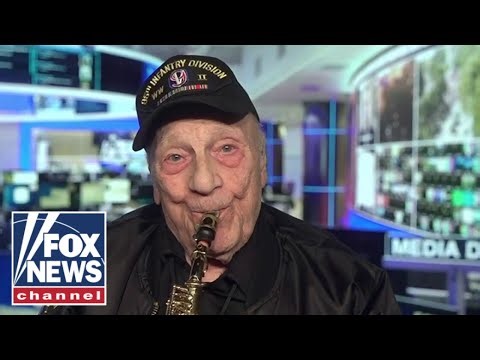 World War II veteran stuns hockey fans with performance