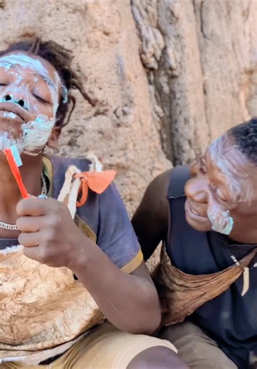 Their Reactions to Modern Things Are Priceless 😂 #fyp #funny #reaction #chaba #firsttime
