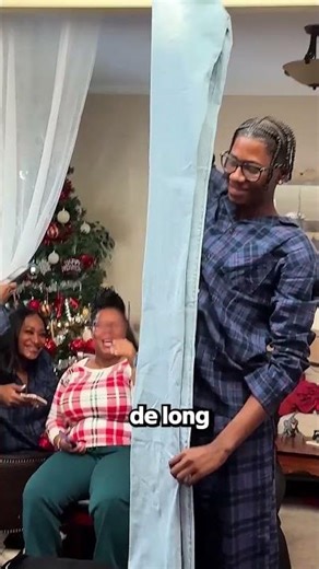 Ils Lui Ont Offert Un Jean De 3 Mètres De Long