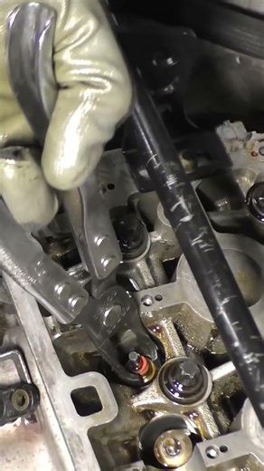 6 reasons why car spark plugs get oily#shorts