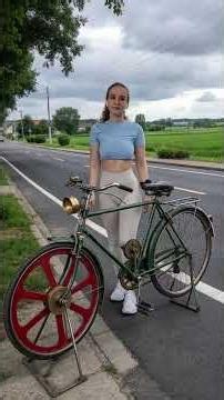 🤯⚡ This Modified Bicycle Uses a Flywheel to Make Pedaling Easier! #BikeRestoration #DIYRework