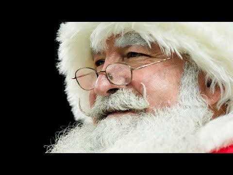 Follow Santa’s journey around the world | Telemundo English
