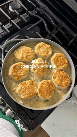 Easy Biscuit Chicken Pot Pie 🥧🍗 The ultimate cozy comfort meal made completely from scratch—no cream of chicken soup needed! Ingredients: • 3 cups cooked shredded chicken • 4 tbsp butter • ⅓ cup flour • 2 cups chicken broth • ¾ cup milk or half-and-half • 2 cups frozen mixed vegetables • 1 tsp garlic powder • 1 tsp onion powder • 1 tsp Italian seasoning • pinch nutmeg • Salt and pepper, to taste • 1 can Pillsbury biscuits Directions: Preheat oven to 375°F. Melt butter in an oven-safe skillet o
