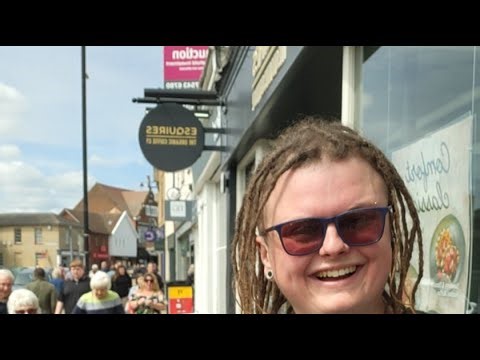 ENGLISH BUSKER SINGS YOUR SONGS!