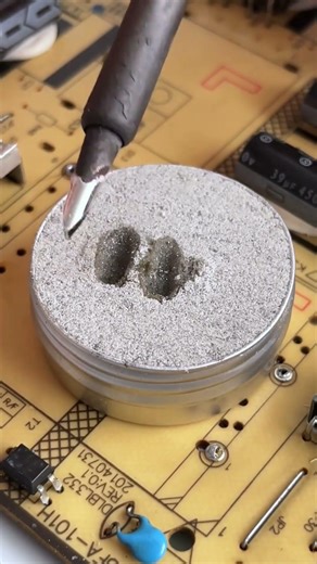 The soldering iron tip is not oxidized and cannot be tinned It is easy to repair