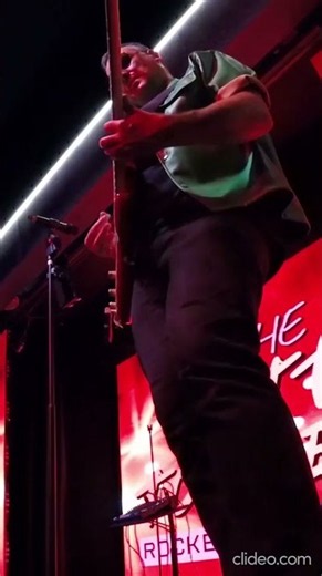 Live bassist - American Idiot (Green Day)