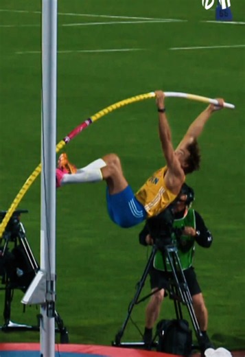 Cinema in Motion 🎬 Head over to the European Athletics website to read our latest feature with Men’s Athlete of the Year finalist, @Mondo Duplantis! 🇸🇪 #EuropeanAthletics #GoldenTracks #OwnYourMoment #sports #sweden