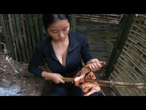 Time lapse: Where She Survives Alone — Building a Home in the Bamboo Forest
