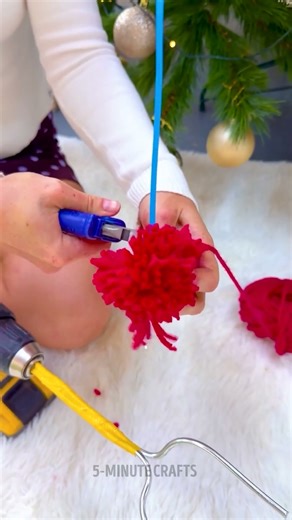 Handmade decor 🧵 perfect for the Christmas tree 🎄