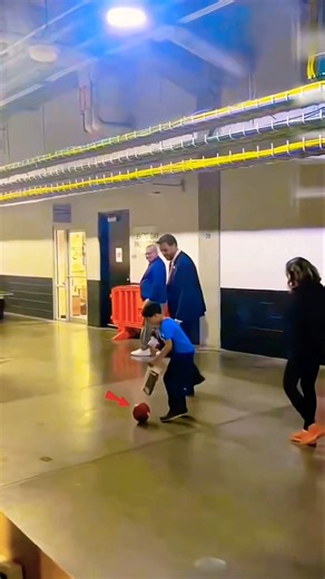 JD Vance and son Vivek Vance visit Bengals practice!😇