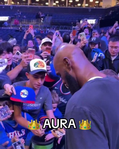 LeBron James first moments as a Sixer — fans show love before debut