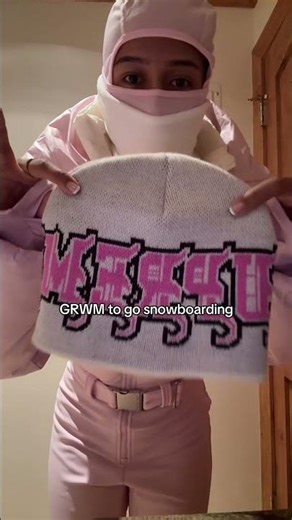 I know it’s a ski suit but it’s so cute😫