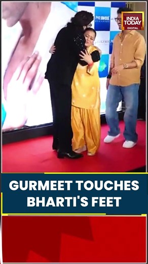 Gurmeet Choudhary Touches Bharti Singh's Feet at Tum Mere Ho Premiere #bollywood #entertainment