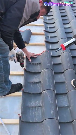 The process of roof waterproof tile gluing