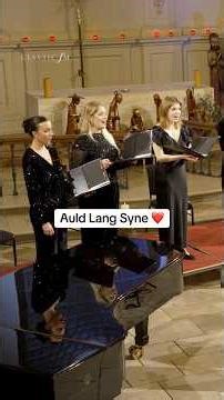 Choir sings beautiful Auld Lang Syne 🥹