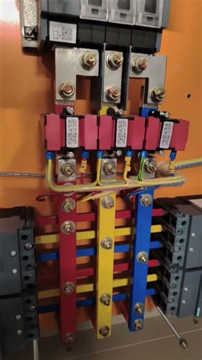 Inside an Electrical Panel ⚡ Siemens MCCB & Busbar Setup #Shorts