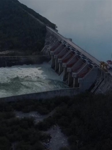 Dron muestra entregas de agua de México a Estados Unidos bajo acuerdo transfronterizo. #Latinus #InformaciónParaTi