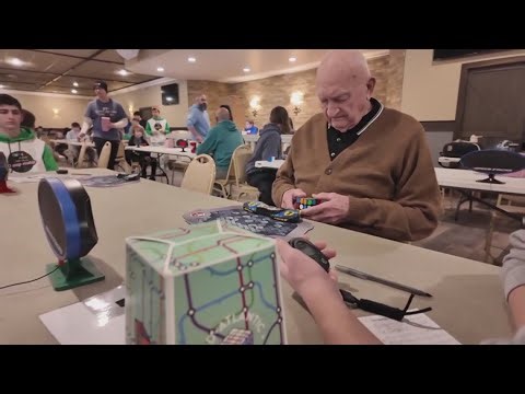 New York man sets a new world record solving a Rubik's Cube