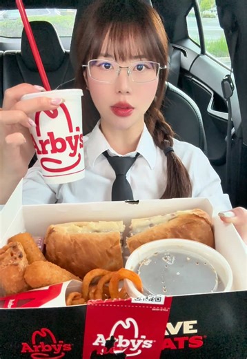 Trying Arby’s NEW $10 French Dip Meat & 3 Meal! 🥖 #arbys #fastfood #foodreview #fastfoodreview #foodnews