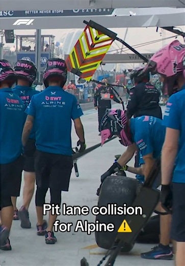 since when are we playing whack-a-mechanic in the pit lane?? 😵‍💫 #f1 #f1drivers #singaporegp #f1sprint #alpinef1