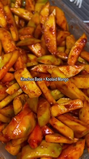 Recipe #onthisday koolaid mango 🥭 Mango 🥭 Momoya kimchee base 🌶️ Garlic chili paste 🧄 Koolaid powder Gochugaru 🌶️ *you can add tamarind too I also like to eat this with some hot rice 🤭🍚