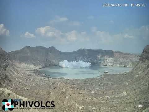 Minor phreatomagmatic eruption at Taal Main Crater | GMA News