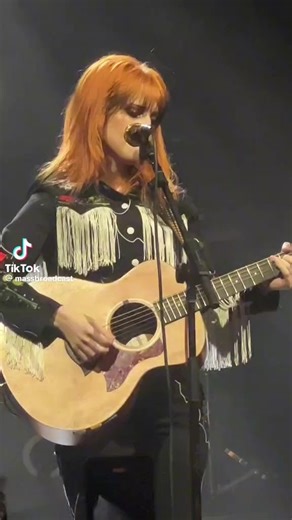 Hayley Williams' Stunning Performance at Grand Ole Opry