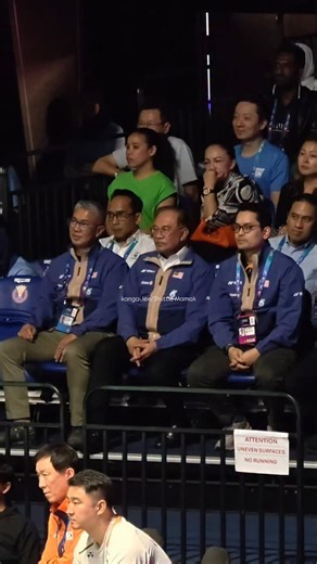 羽界之外 Shuttle Mamak on Instagram: "PMX .. Datuk Seri Anwar Ibrahim was here at Axiata Arena to support our athletes and to give away the prizes. 😲 . . #anwaribrahim #pmx #badminton #PetronasMalaysiaOpen2026 #axiataarena"