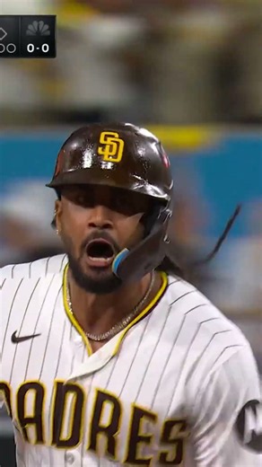 FERNANDO TATIS JR. HOMERS ON THE FIRST PITCH!