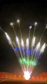 The blue fan-shaped fireworks burst, breathtakingly beautiful!