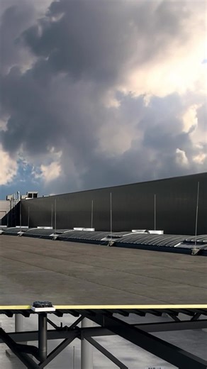 Faster flat-roof drainage 🌧️ Heavy rain can be a major threat for flat-roof buildings as accumulating water risks leaks, overflows and even structural collapse. Siphonic roof drainage systems make sure rainwater doesn’t get the chance to sit stagnant, draining at more than twice the flow rate of traditional gravity setups ⏩💧 With fewer material requirements, more flexible designs, easier installation and minimal maintenance, siphonic systems are the gold standard of flat-roof drainage 💫 Explo