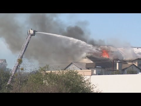 Fire causes partial building collapse in Bee Cave