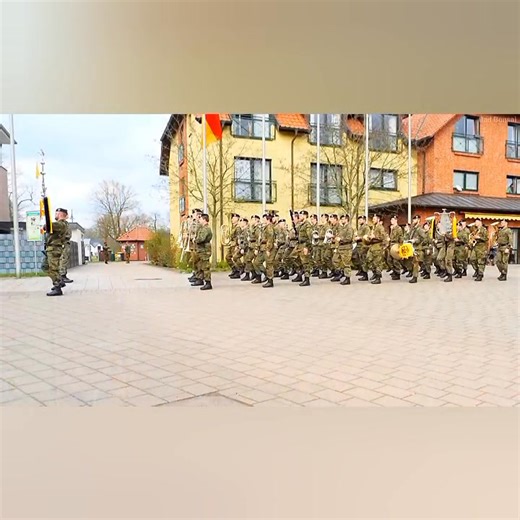 Experience the powerful tradition and precision of German military music! 🎺🥁 This impressive **Einmarsch** (entrance march) features the iconic 'Regimentsgruß' – a timeless German military march composed in the 1920s by Heinrich Steinbeck – performed live by the outstanding **Heeresmusikkorps Hannover** at the **Erster Regimentsgruß 2024** ceremony for the USH Lehrgruppe D in Nienhagen. A perfect blend of discipline, heritage, and musical excellence marking the proud beginning of a new chapter